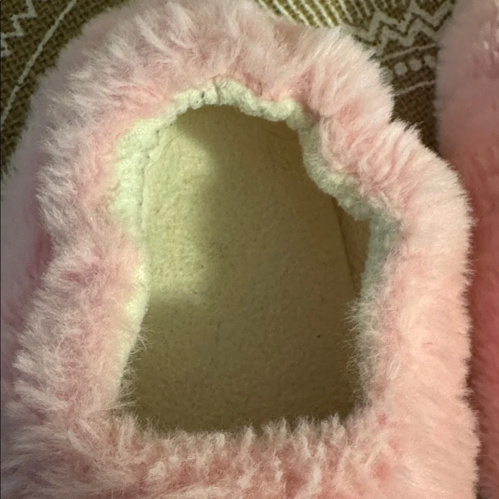 $5 bundled - Kids 11/12 Cute Pink Fuzzy Slippers with Heart Design